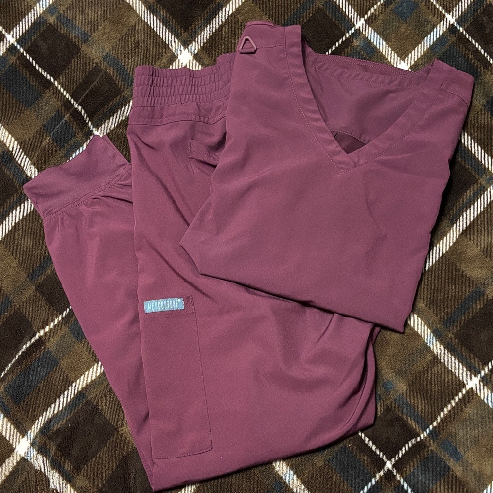 Med Couture Scrub Set. Wine/Burgundy. Medium.